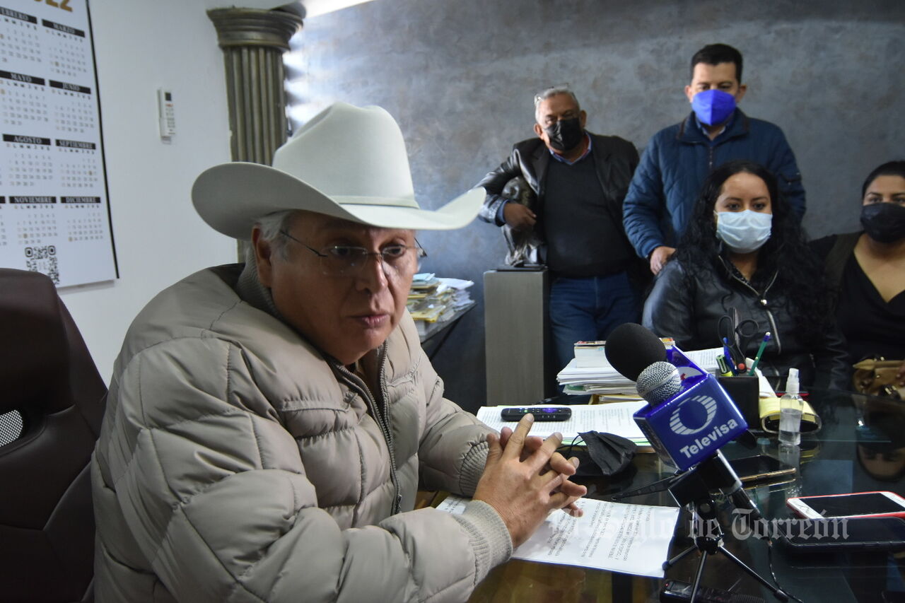 En conferencia de prensa el abogado litigante, Javier Liñán García, informó que desde ese tiempo presentó dos querellas penales en contra del ex directivo de la siderúrgica por delitos relacionados al fraude.