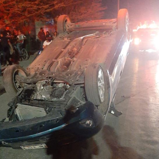 Se informó que el hombre circulaba por el bulevar Laguna Sur, a alta velocidad y al llegar a la altura de la calle 21 de Marzo, perdió el control. (EL SIGLO DE TORREÓN)