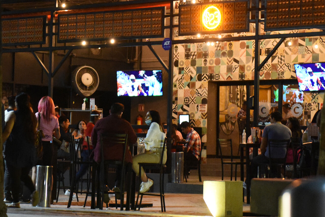 Se desplegarán agentes a las afueras de bares, restaurantes y centros nocturnos del municipio. (ARCHIVO)