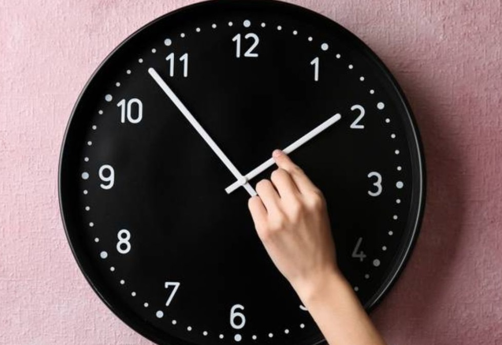 Los relojes deberán adelantarse una hora para entrar al horario de verano (ESPECIAL) 