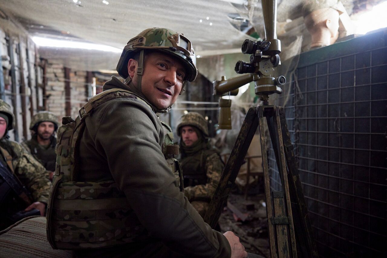'Las fuerzas de desembarco enemigas en Hostomel están siendo bloqueadas, las tropas (ucranianas) recibieron la orden de aniquilarlas', declaró en un mensaje difundido por la Presidencia ucraniana. (ARCHIVO) 