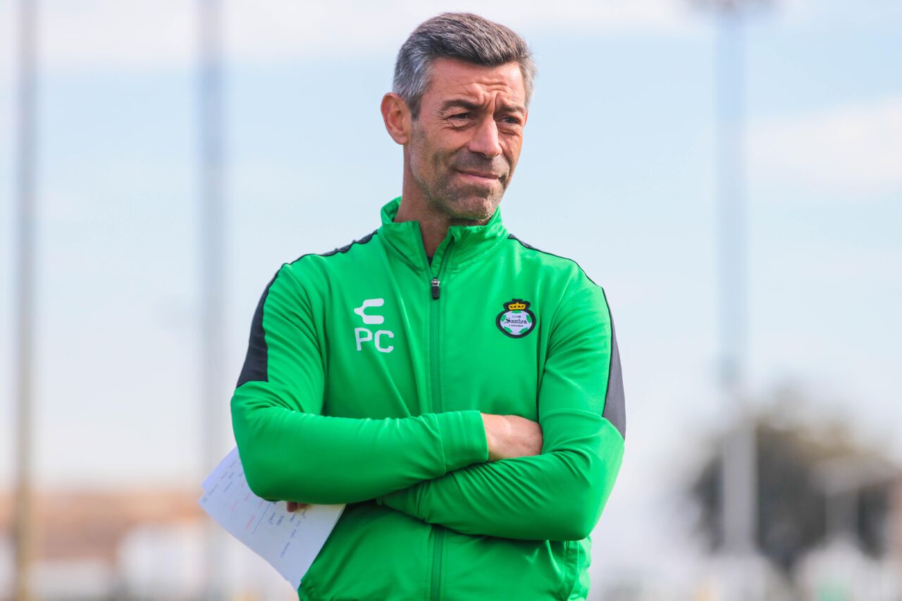 Una situación adversa vivió el técnico europeo en su segunda etapa como timonel de los laguneros, donde no pudo ganar en el Torneo Clausura 2022. (ESPECIAL)