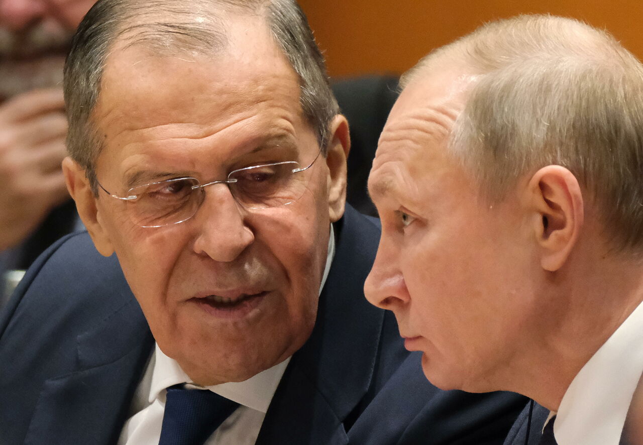 Además de las sanciones directas a Putin y Lavrov, los cancilleres de los Veintisiete dieron su visto bueno hoy al segundo paquete de represalias de la UE contra Moscú. (ARCHIVO)