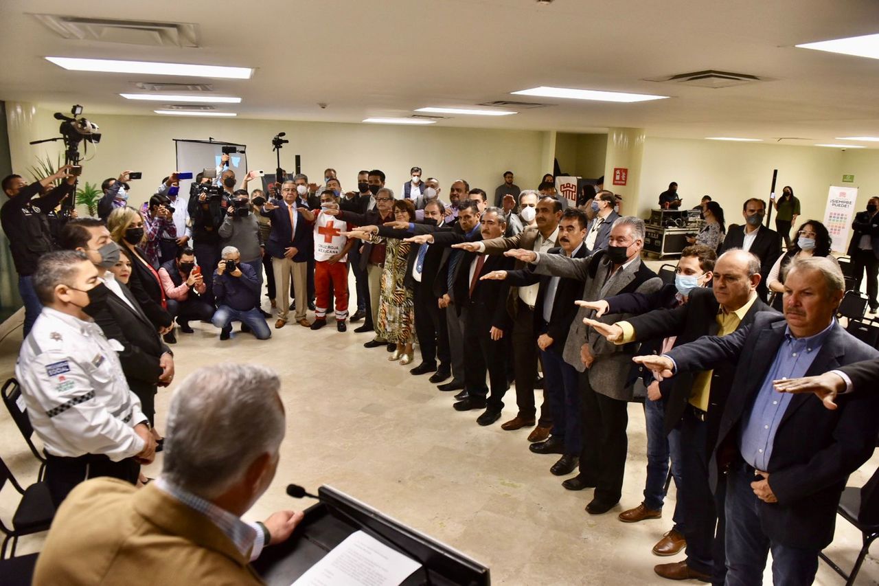 El presidente municipal tomó protesta ayer de forma oficial a la nueva mesa directiva del Consejo Consultivo de Vialidad.