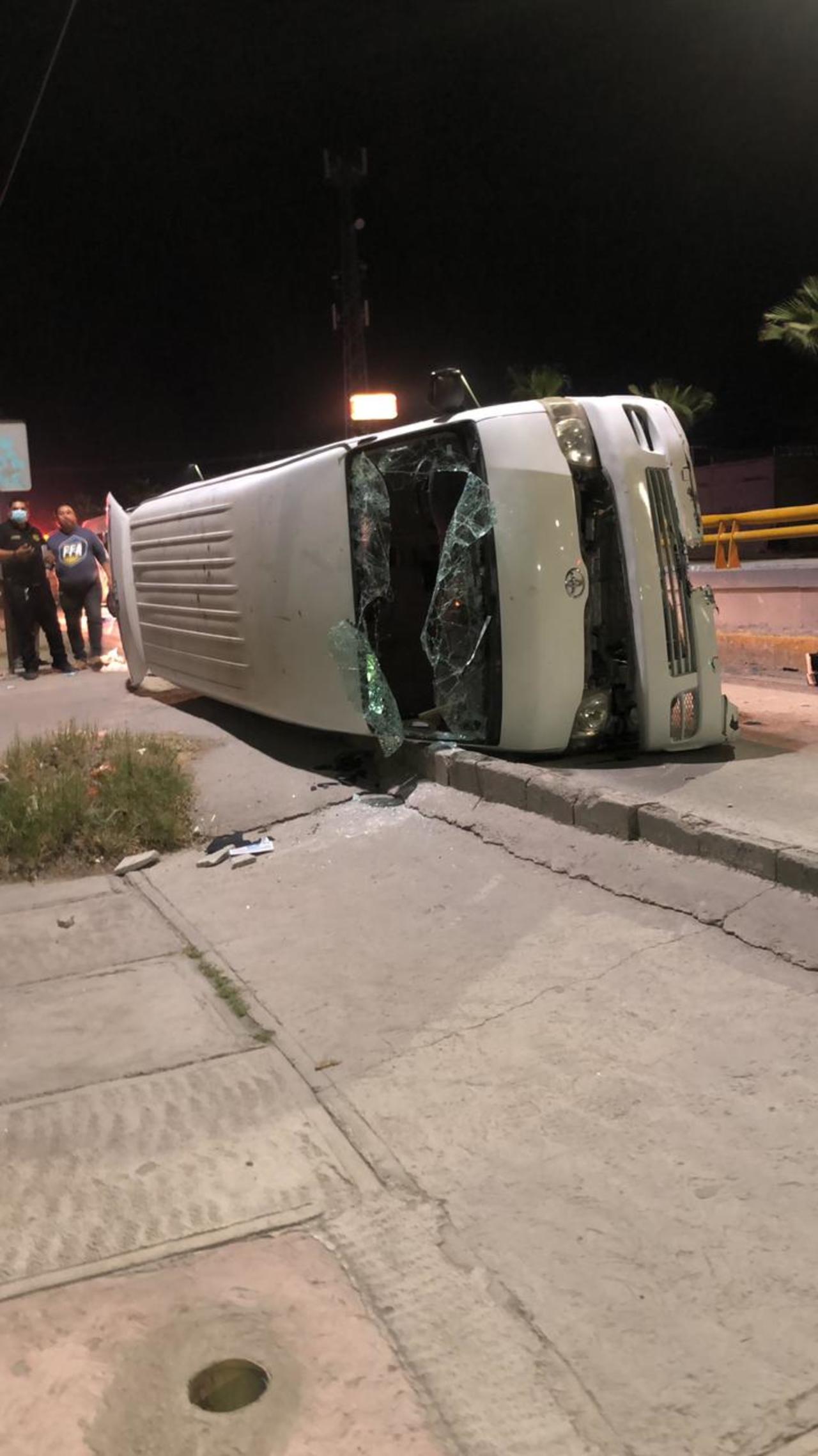 Esquiva Moto Y Termina Volcado Sobre Bulevar Torreón Matamoros 2831