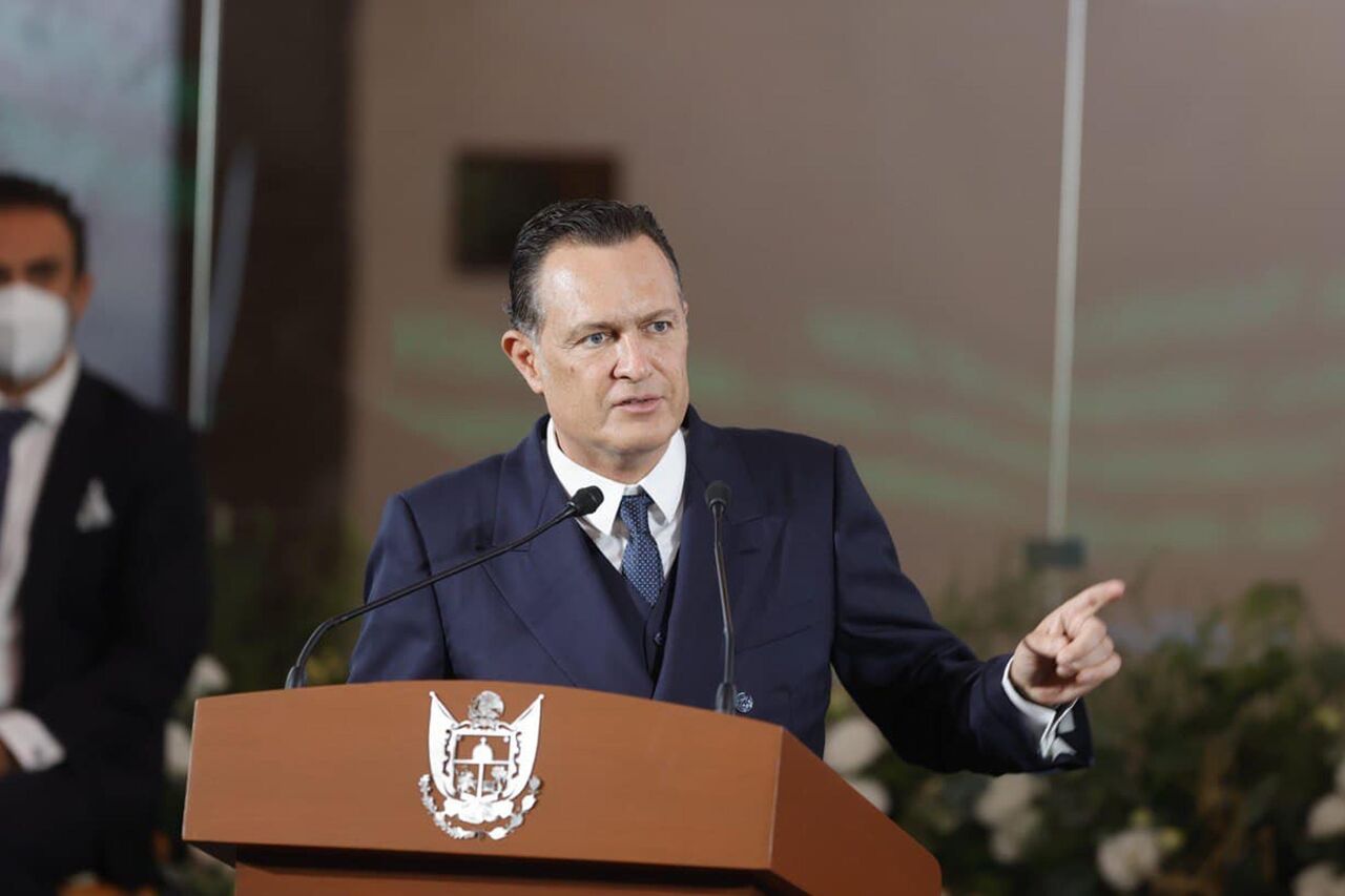 El gobernador de Querétaro compartió su teléfono personal para que aquellas personas con algún 'dato veraz' adicional a los hechos del sábado, que se lo hagan saber por dicha vía.  (ARCHIVO)