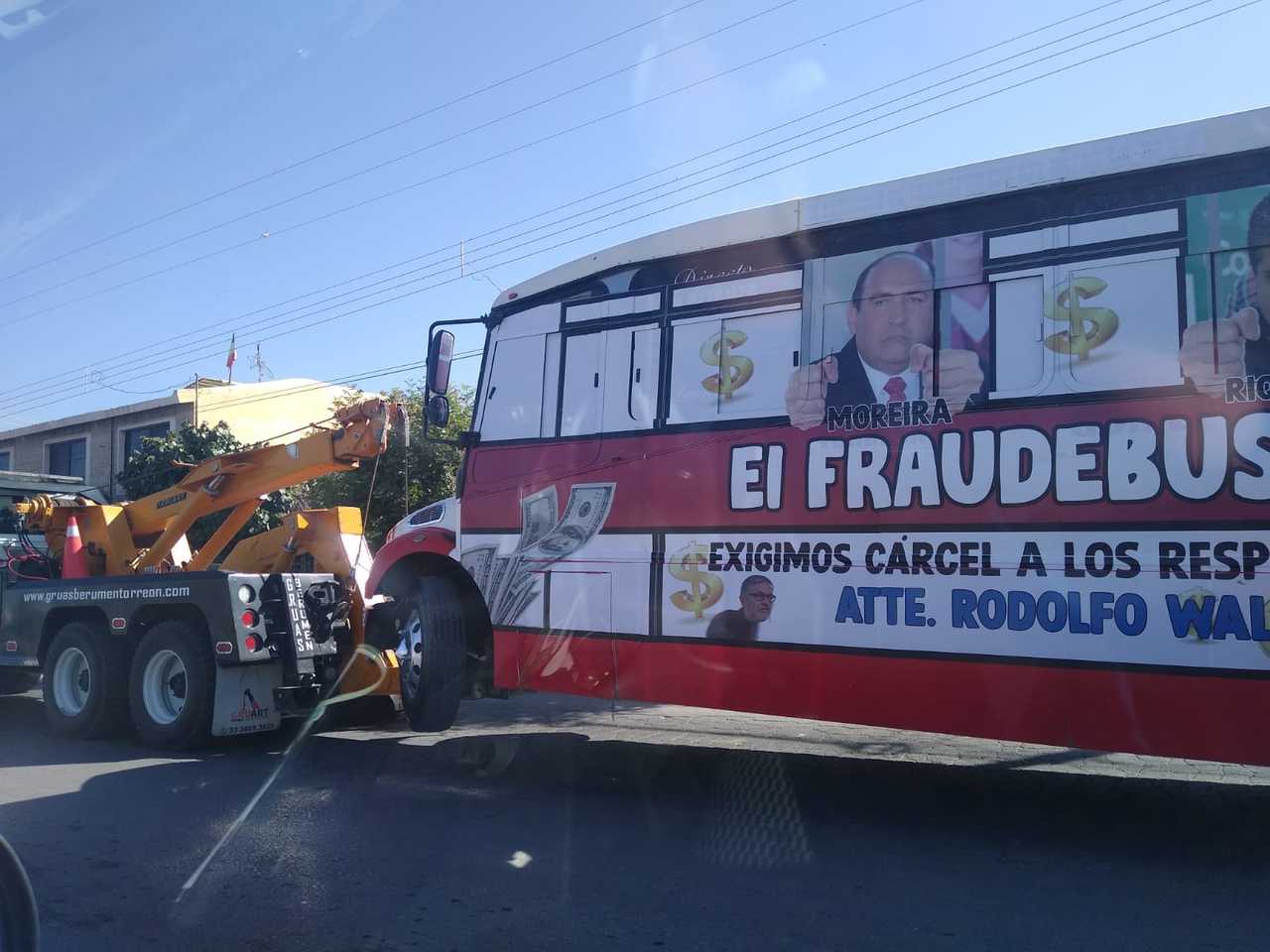 Diputado Walss fue detenido en Torreón mientras realizaba una protesta, autoridades investigan.