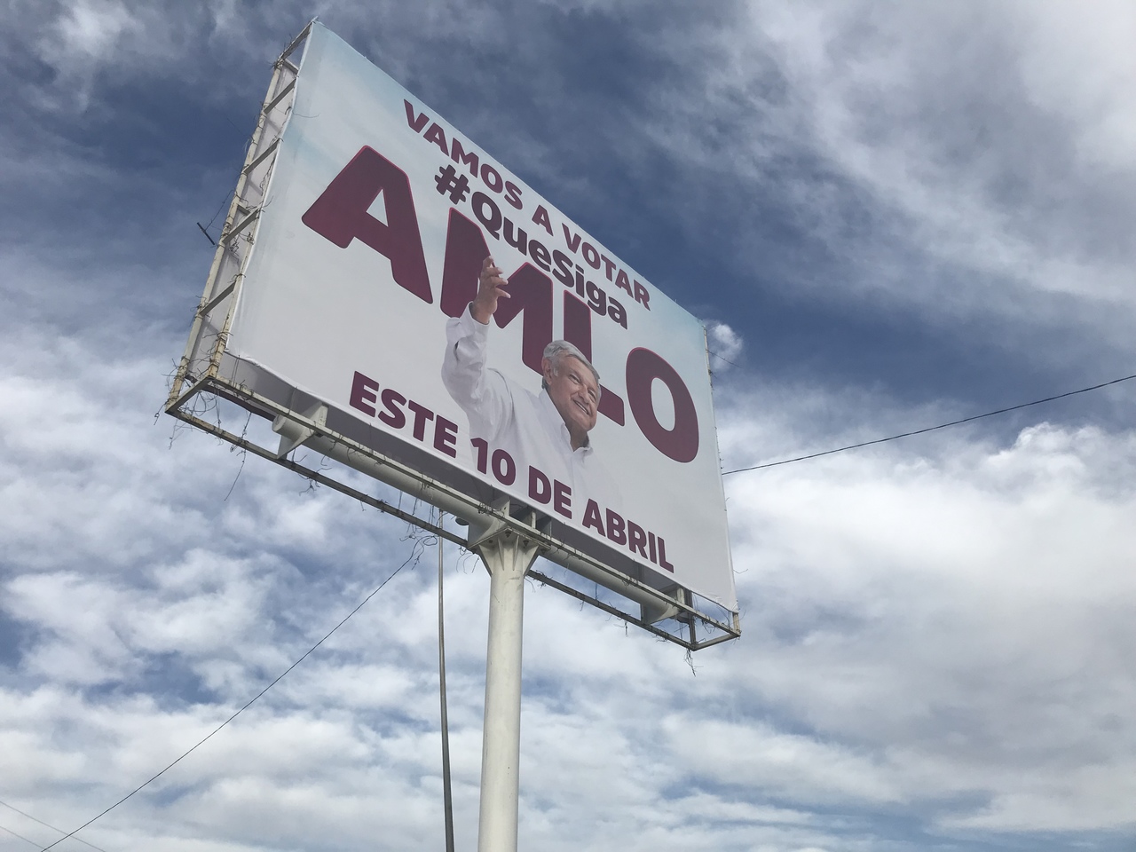 Deberán retirar los espectaculares en los que se promueve la Revocación de Mandato con la imagen del Presidente de México.