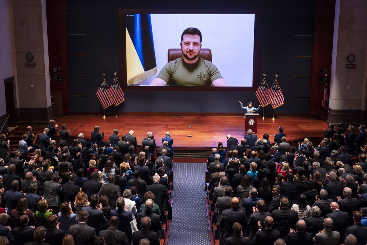 'Recuerden el 11 de septiembre. Ucrania está sufriendo esto todos los días. Un terror que Europa no ha visto en 80 años', dijo Zelenski en una intervención virtual ante el Congreso de EUA, que lo recibió con una ovación. (EFE) 