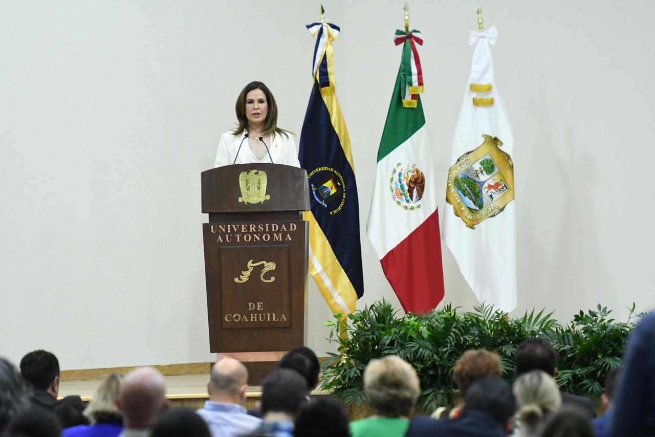 Sandra López presentó el informe ante el rector de la UAdeC y autoridades municipales y estatales.