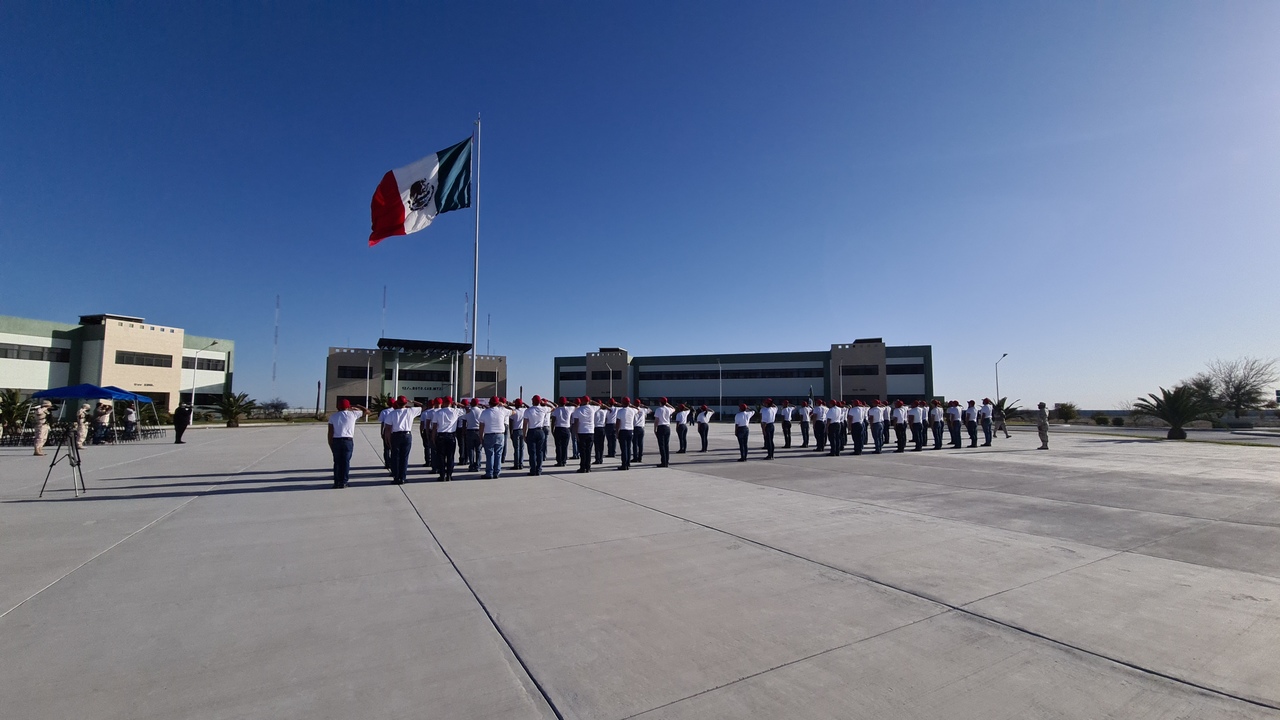 Fueron 111 conscriptos y remisos así como cinco mujeres voluntarias. 
(EL SIGLO DE TORREÓN)