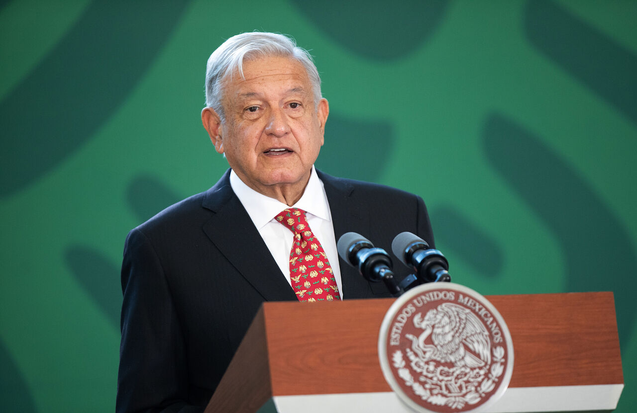 El presidente López Obrador agradeció a los ingenieros militares que fueron los que llevaron a cabo esta obra, así como a los pobladores de los municipios de alrededor. (EFE)