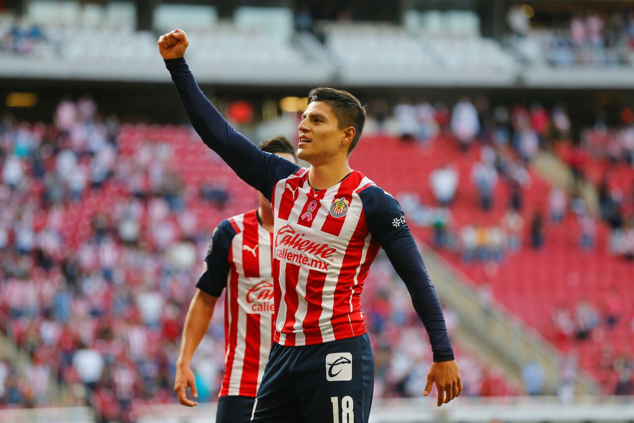 Atlanta United signs Chivas striker Ronaldo Cisneros - AS USA