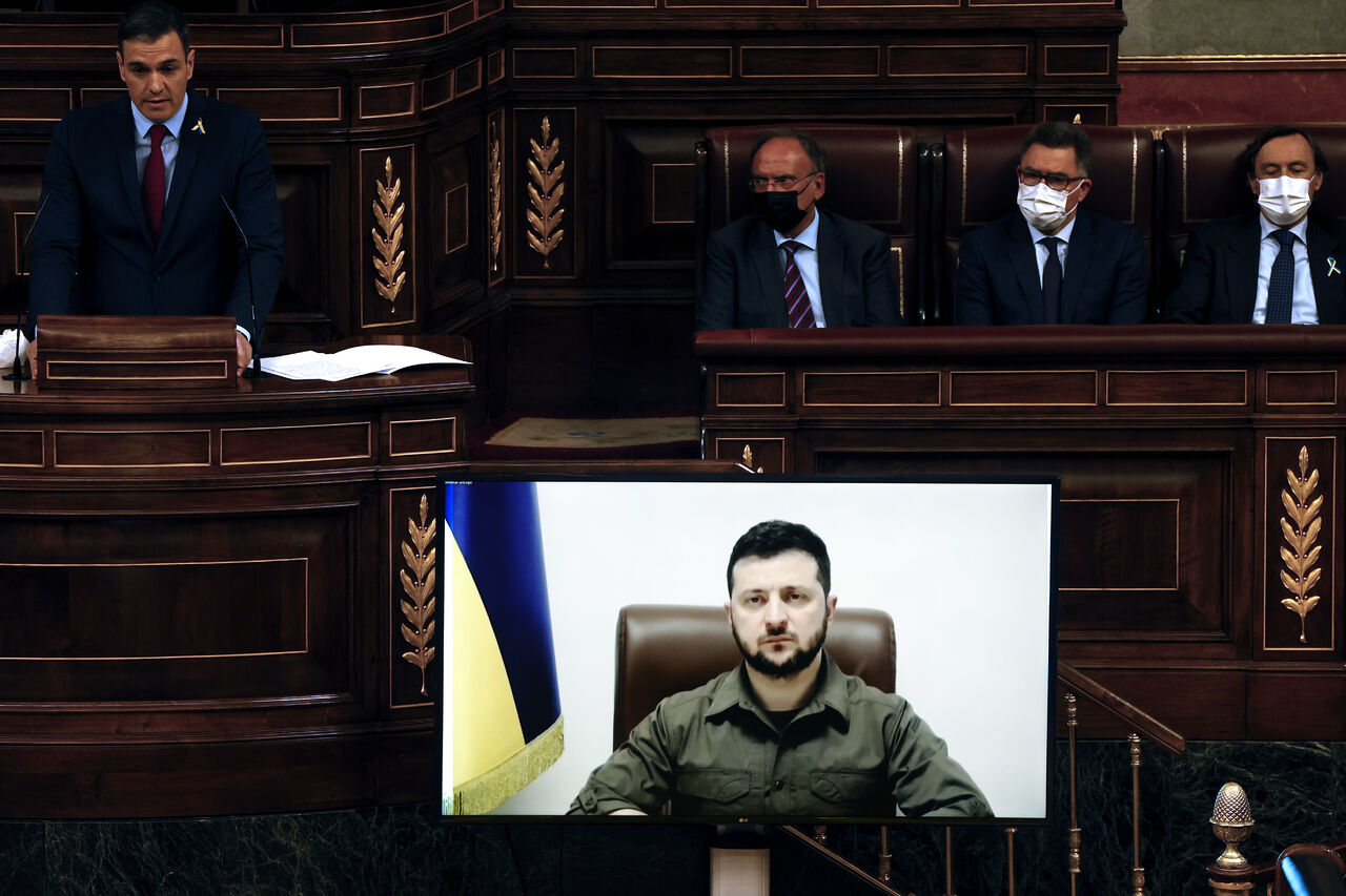 El mandatario ucraniano acusó a las autoridades rusas de fabricar historias falsas para cubrir sus crímenes. (ARCHIVO)