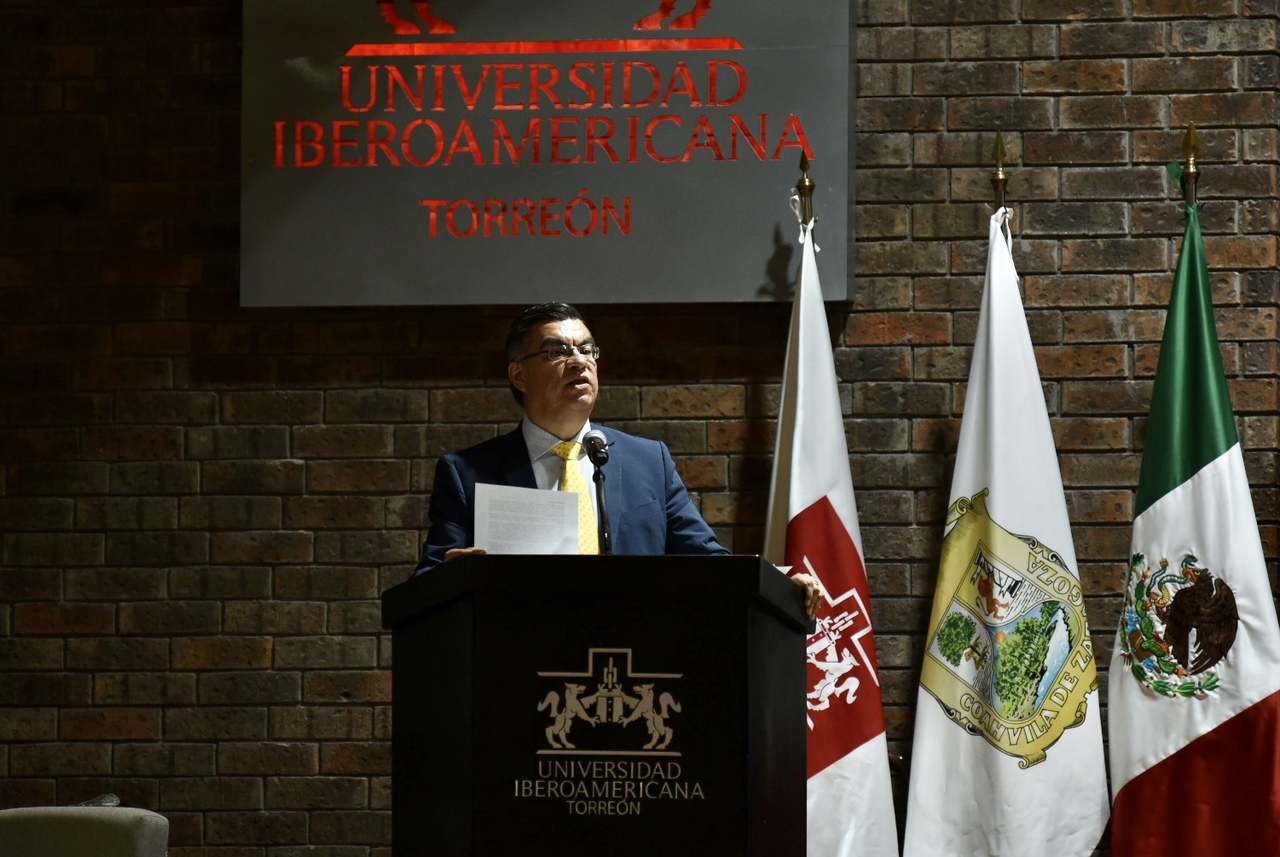 El rector de la Ibero Torreón, Juan Luis Hernández Avendaño, presentó ayer su primer informe.