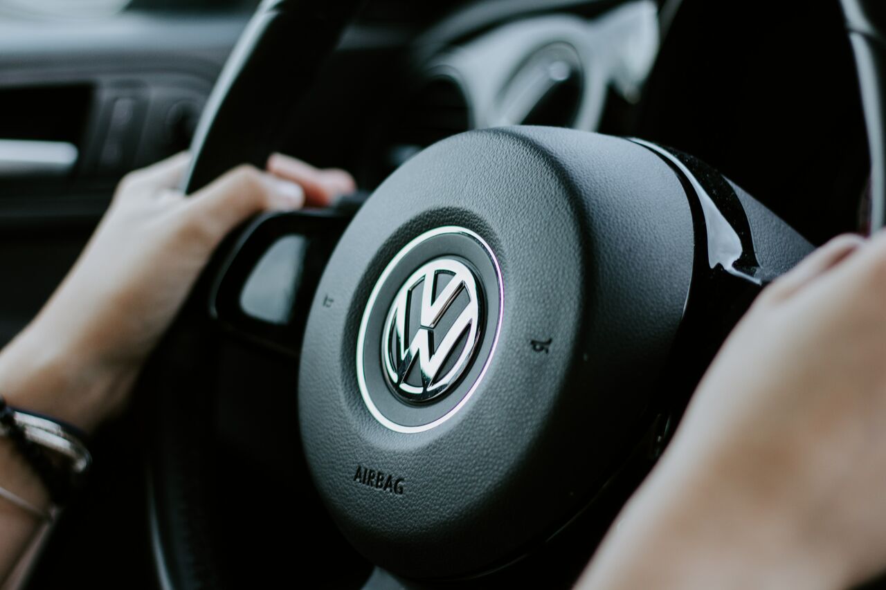 Volkswagen va a ofrecer a partir de 2025 modelos eléctricos a precios más bajos. (ARCHIVO)