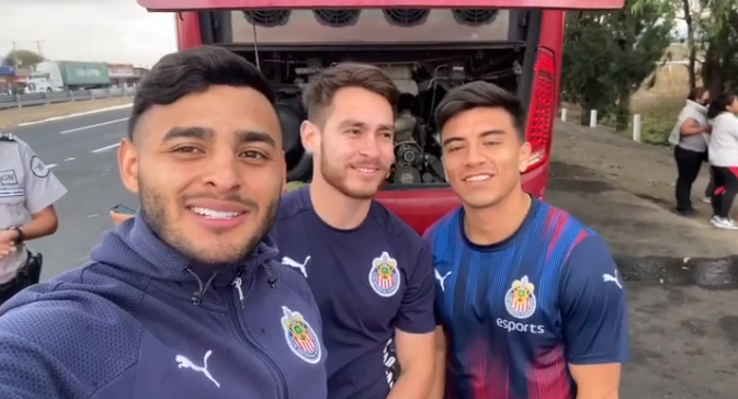 Falla autobús de Chivas y deja varado al equipo rumbo a Toluca