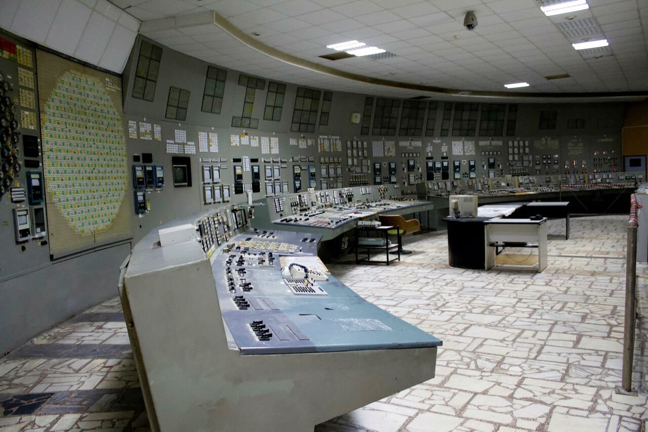 Cinco minutos. Ese es el tiempo que se puede permanecer en la sala de control número 4 de Chernóbil, congelada en el tiempo desde la madrugada del 26 de abril de 1986. (ARCHIVO)