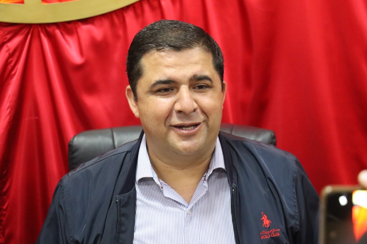 Con 14 votos a favor y una abstención del regidor panista Ángel Luna (porque no se apegaron a la ley), se autorizó la licencia.