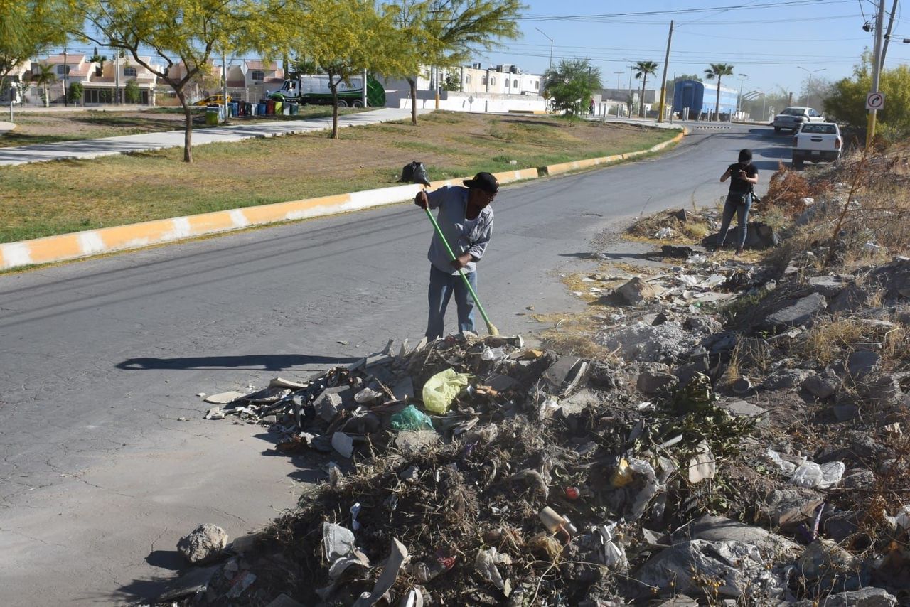 Autoridades realizaron una acción de limpieza y reparaciones en las inmediaciones de la Línea Verde de Torreón. (ARCHIVO)