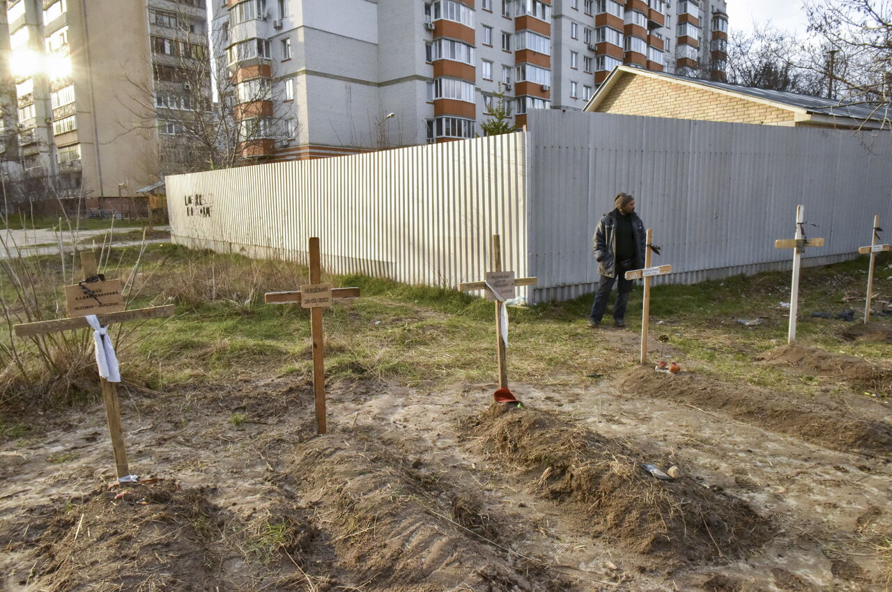 Continúan los trabajos de levantamiento de los escombros en Makariv y Borodianka por lo que la cifra de muertos puede ser mayor. (ARCHIVO)