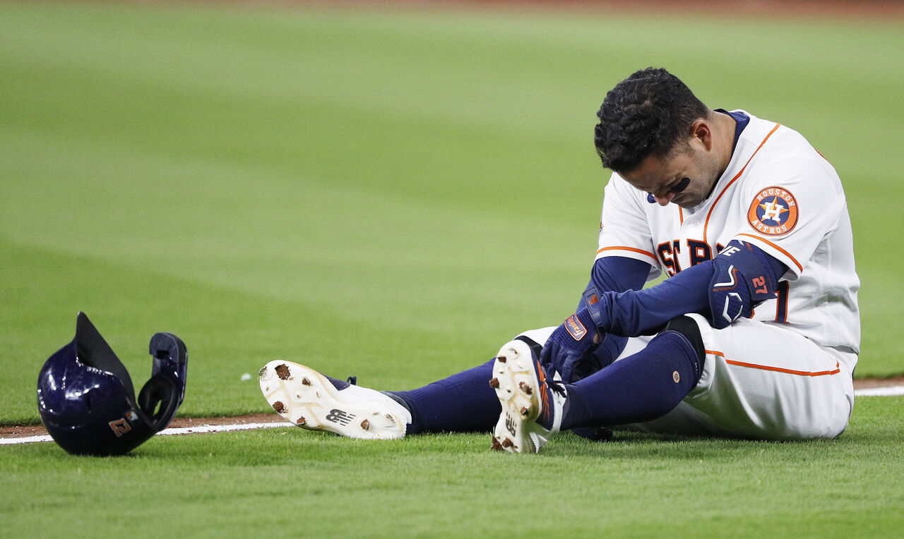 Astros mandan a Altuve a lista de lesionados por molestia en