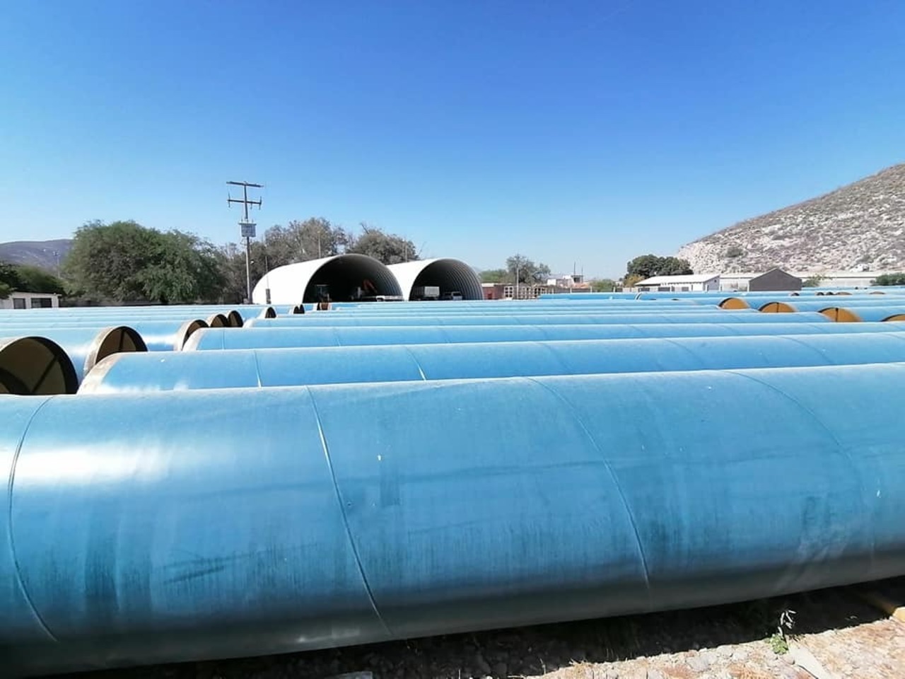 Nuevamente apilaron tubos del proyecto de ASL en San Jacinto. (EL SIGLO DE TORREÓN)