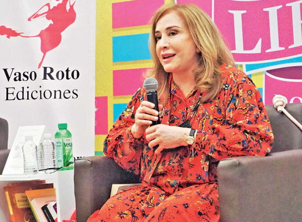 Jeannette L. Clariond ganó el Concurso Nacional de Poesía Enriqueta Ochoa 2020 por su poemario Las lágrimas de las cosas.