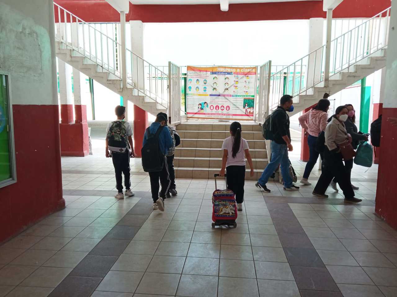 Después de dos semanas de vacaciones por la Semana Santa, este lunes vuelven a clases estudiantes y docentes de educación básica de municipios como Torreón, Gómez Palacio y Lerdo.