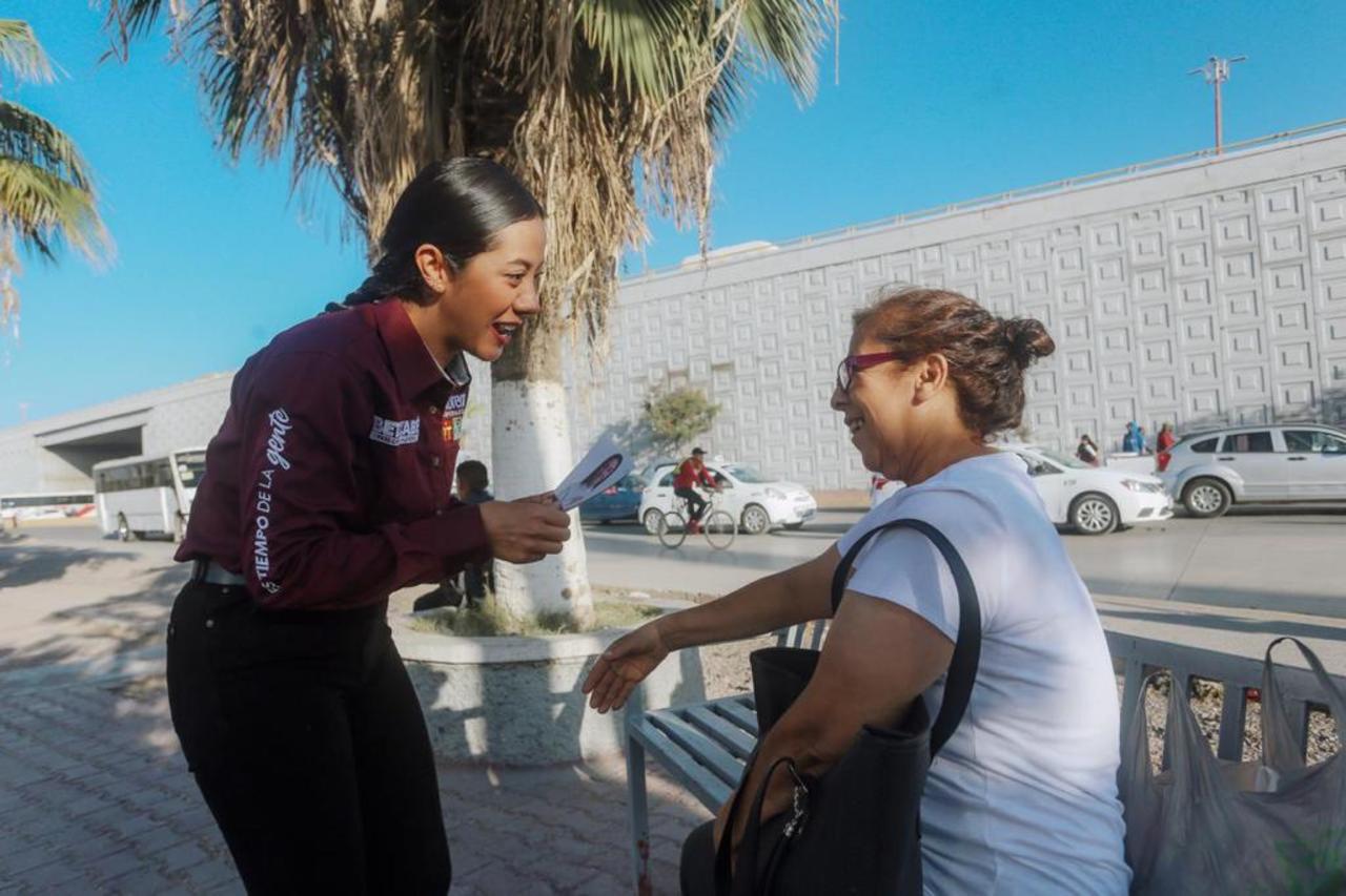 La candidata de 'Juntos hacemos historia en Durango' recorrió varias colonias de Gómez Palacio. (CORTESÍA)