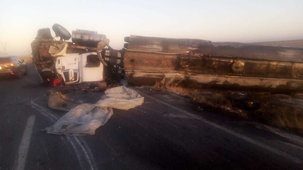 Muere Trailero En Aparatosa Volcadura En La Carretera Torreón ...