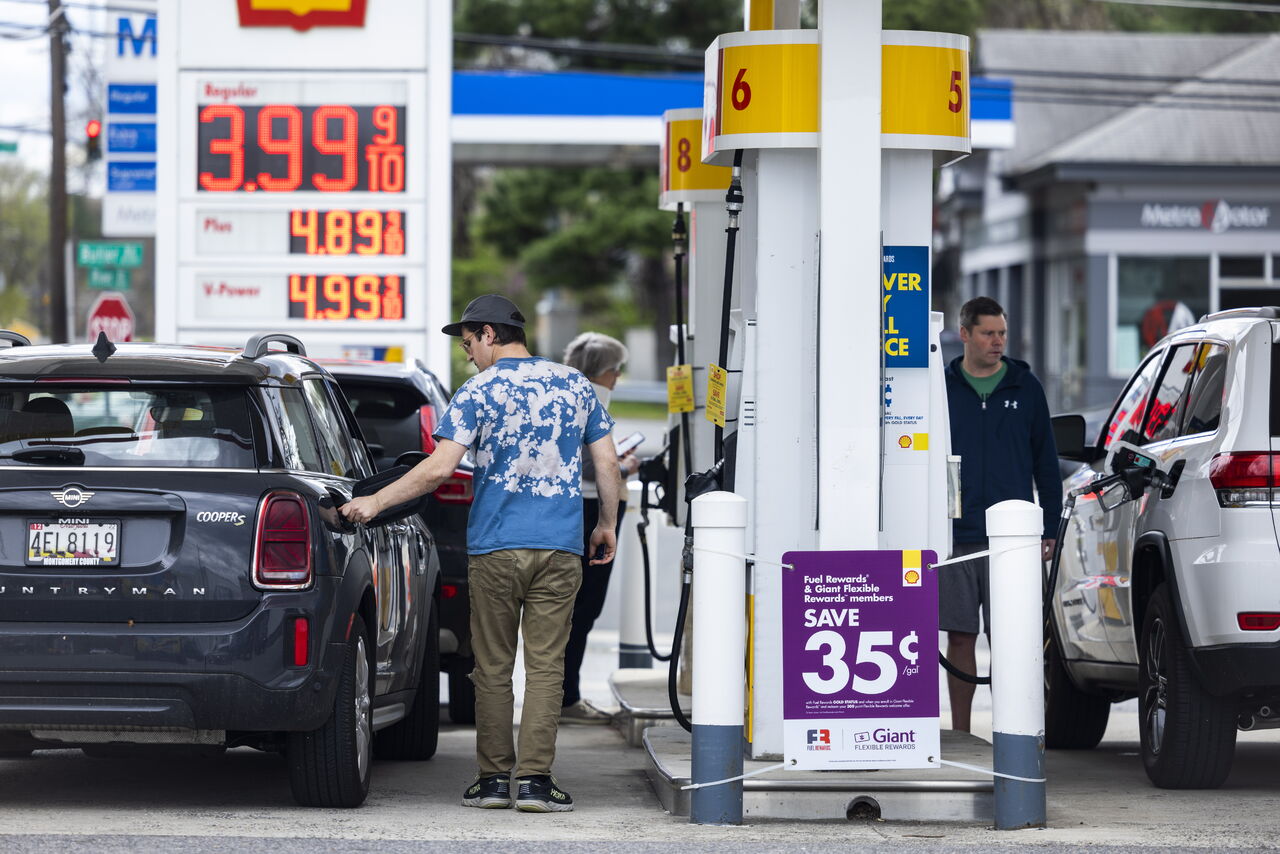 Biden ha tomado varias medidas para tratar de frenar la subida de precios de la gasolina. (ARCHIVO)