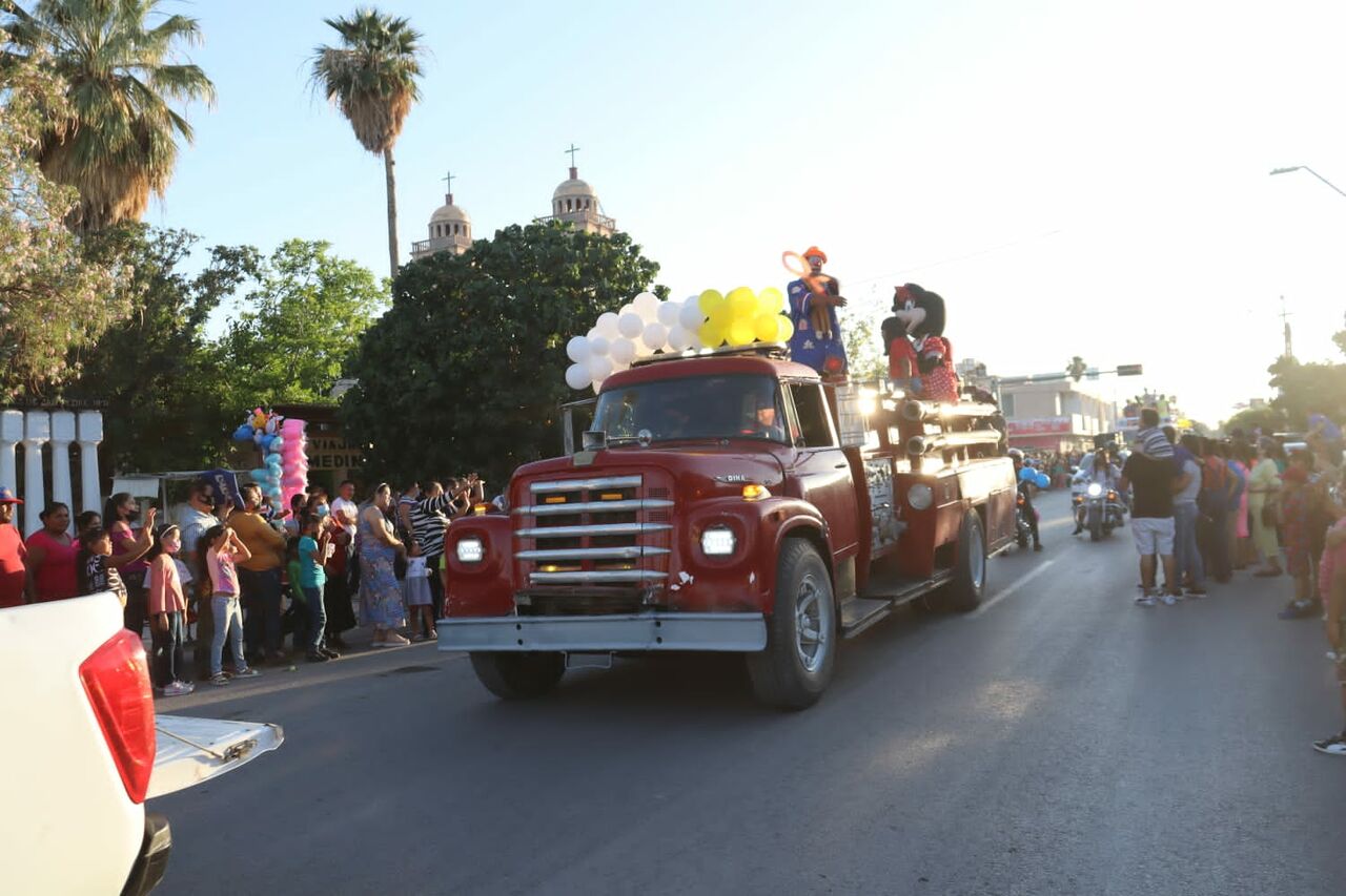 Bomberos y Protección Civil de San Pedro organizan desfile para los niños