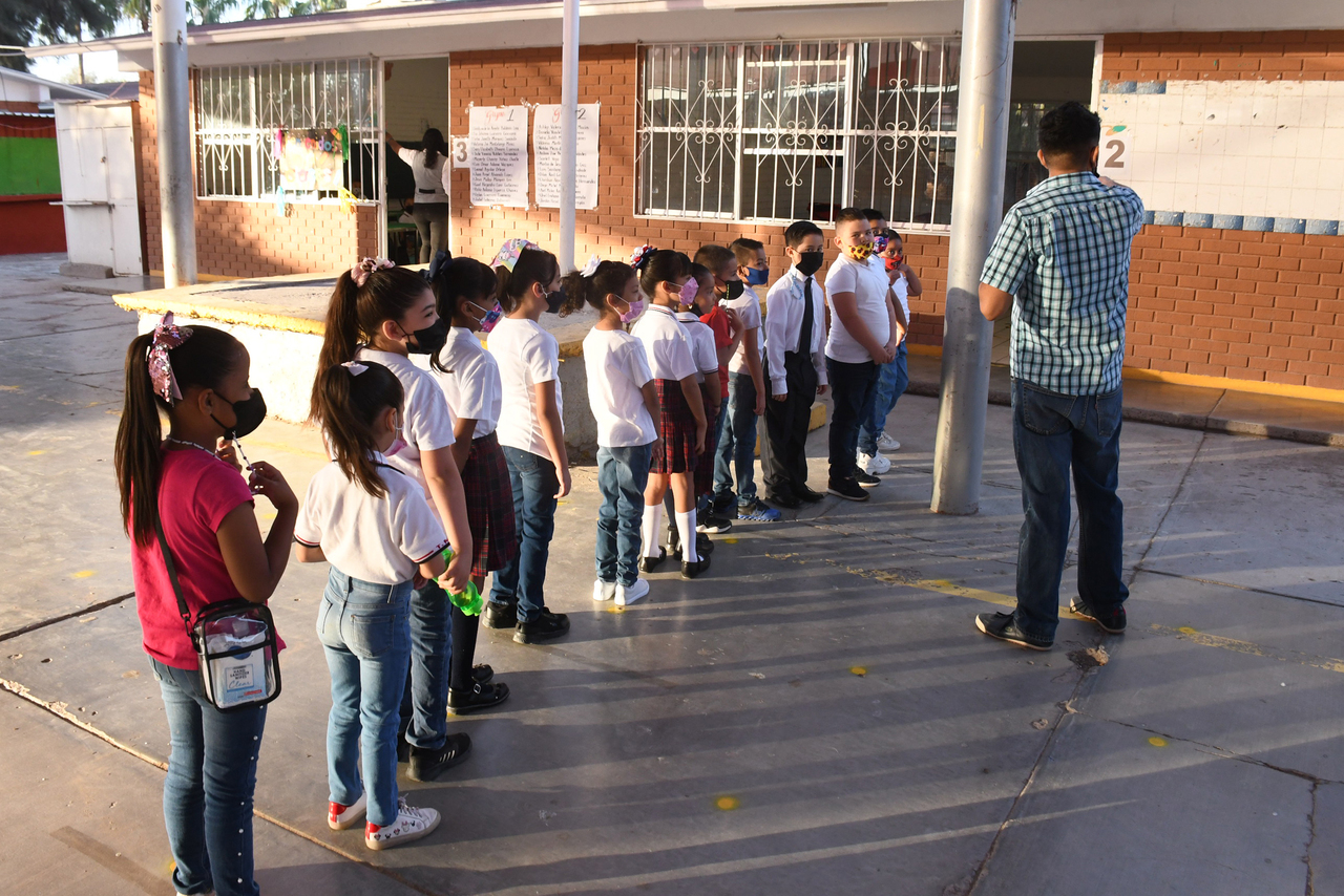 En la actualidad, alumnos de Coahuila están bajo un modelo híbrido, es decir combinan clases presenciales con educación a distancia. (EL SIGLO DE TORREÓN)