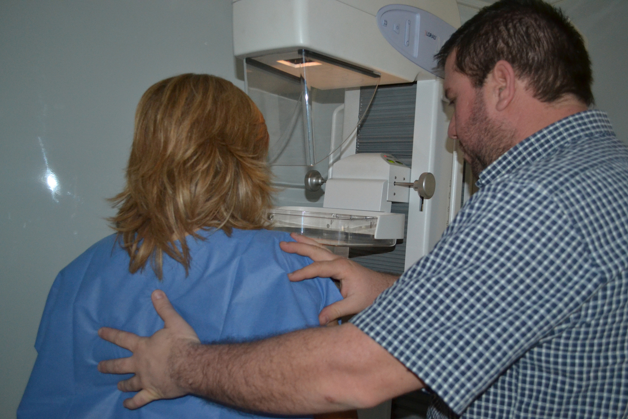 La mastografía es el método más eficaz para detectar oportunamente el cáncer de mama y permite que las pacientes puedan recibir el tratamiento adecuado.