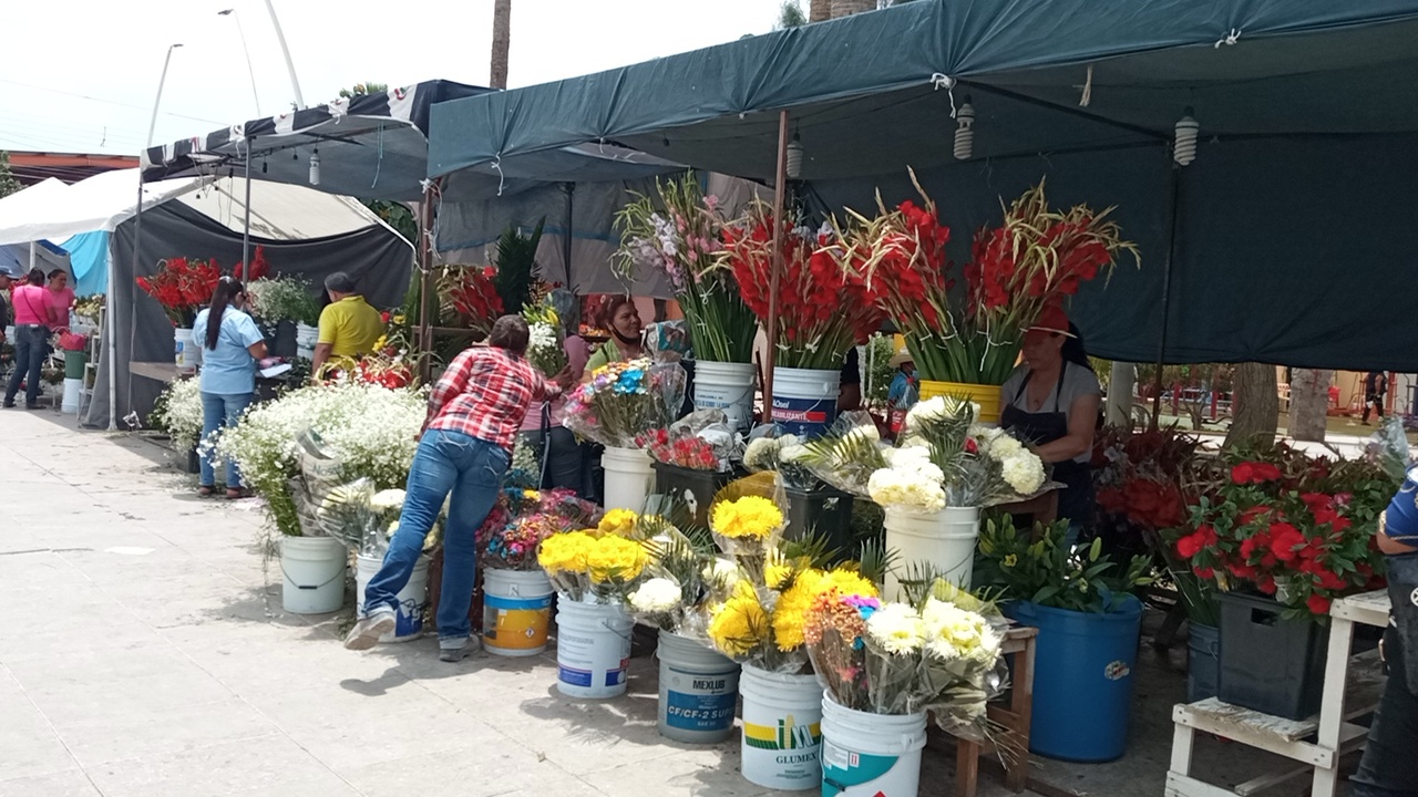 No todos los comerciantes lograron vender sus flores. (EL SIGLO DE TORREÓN)