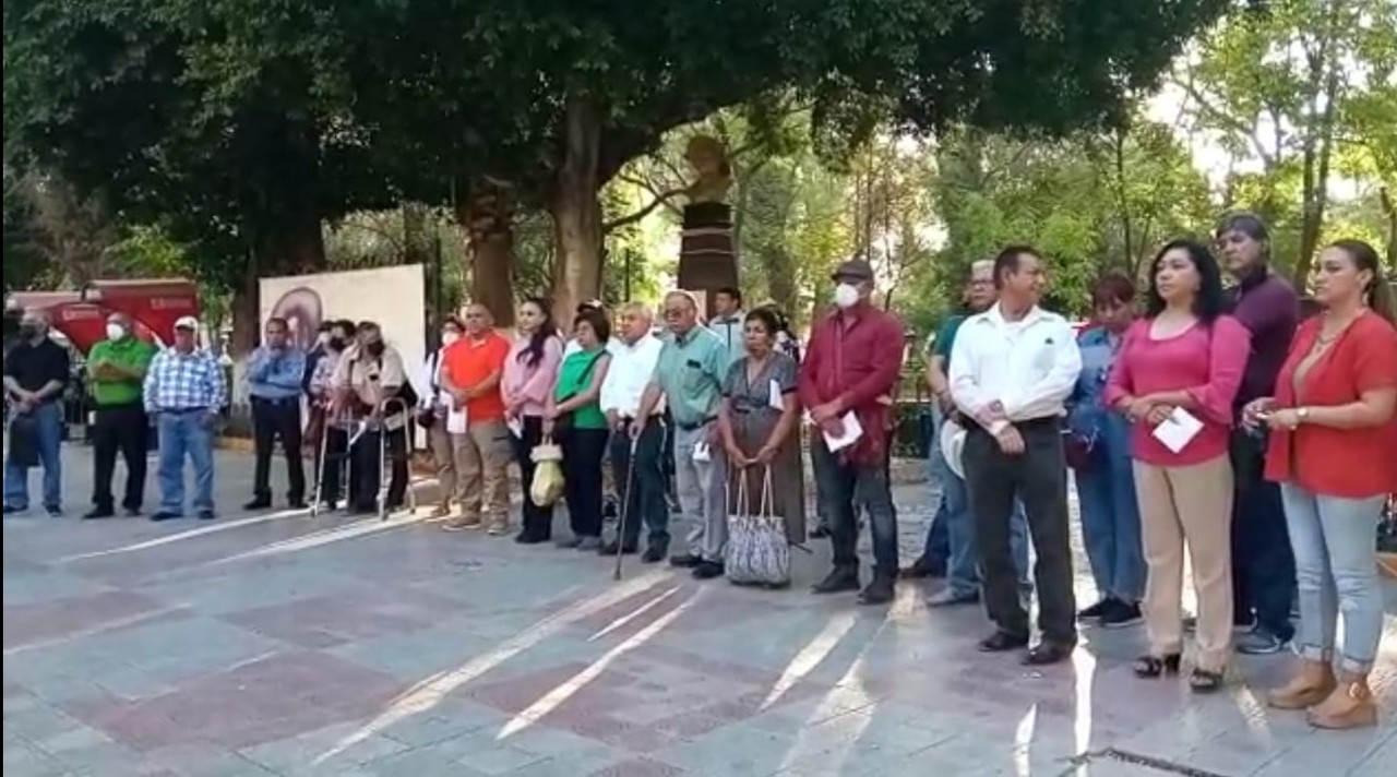 Normalistas se manifestaron frente a la Presidencia de Lerdo en contra del cambio de nombre al bulevar José Santos Valdés.