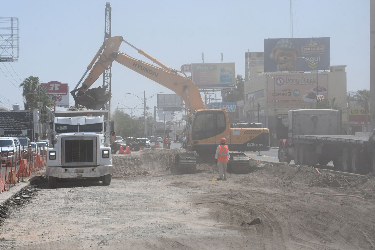 Hacen adecuaciones viales por obras del Sistema Vial 4 Caminos en Torreón