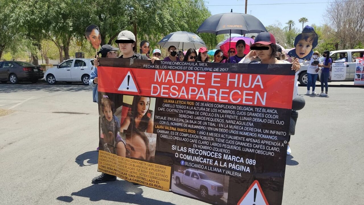 Con marcha en Torreón, piden a gobierno resultados por desaparición de Liliana y su hija Valeria