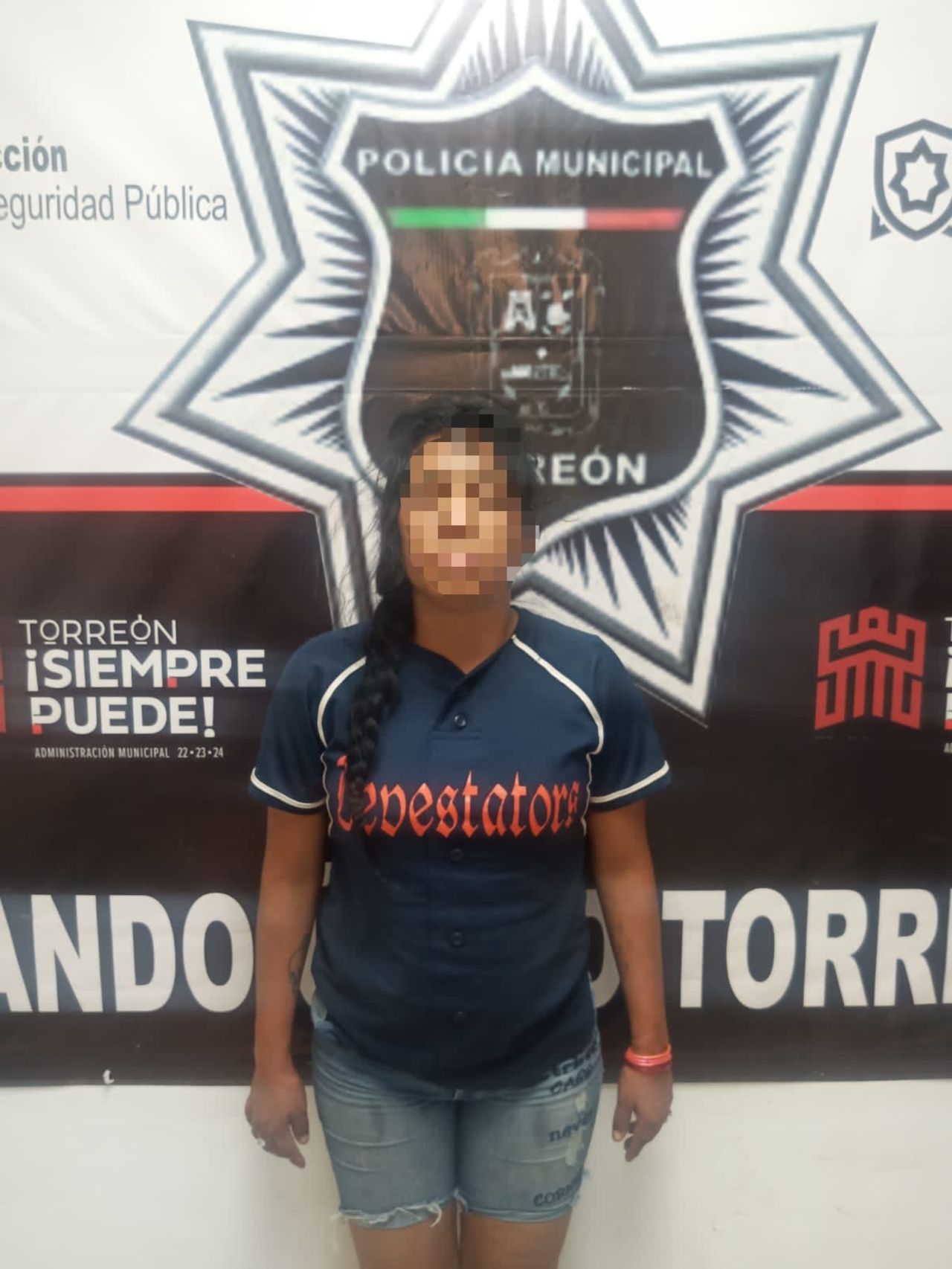 La mujer fue detenida por elementos de la Dirección de Seguridad Pública de la ciudad de Torreón.