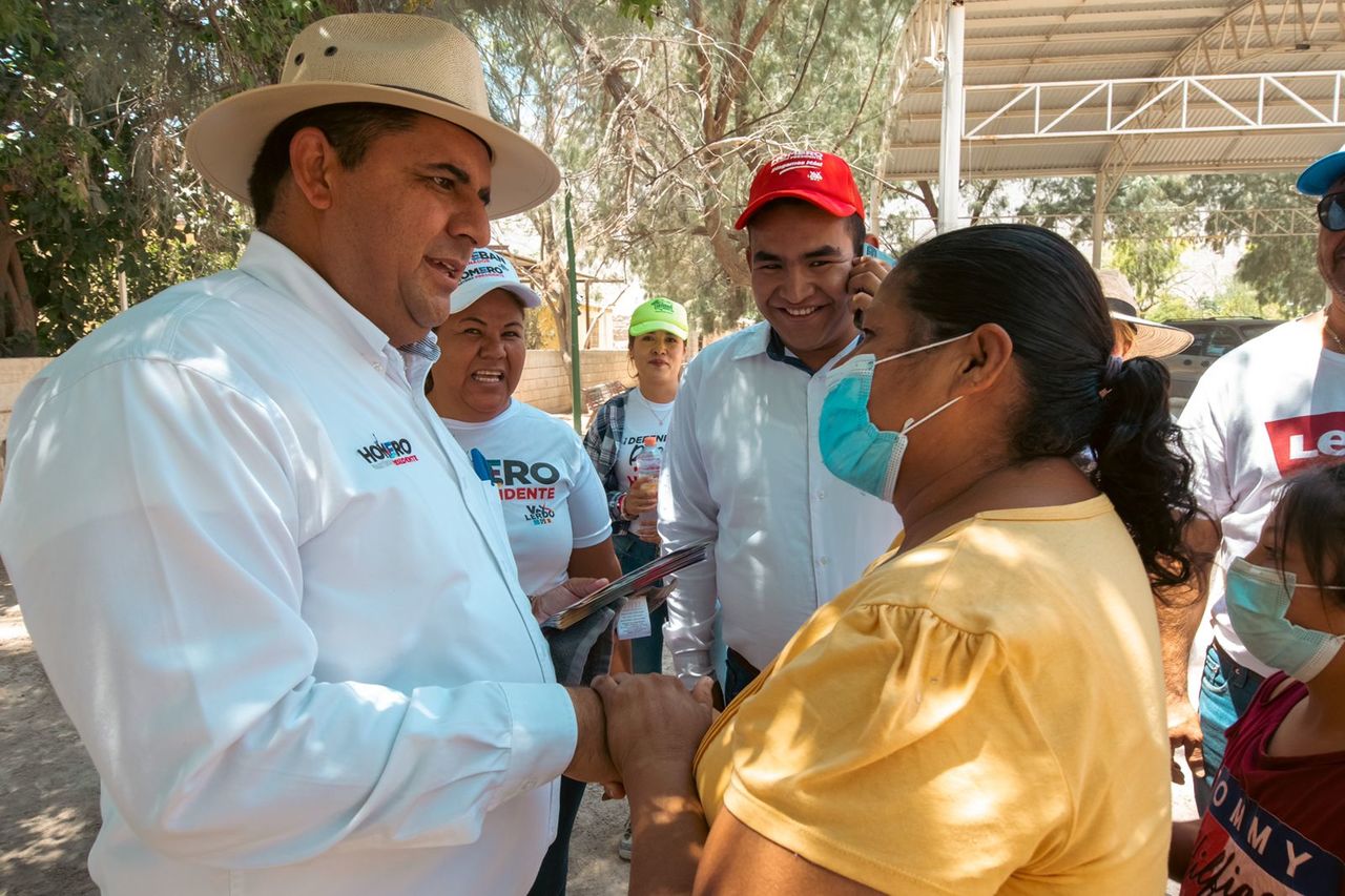 Con las comunidades de La Mina y La Luz se comprometió a mejorar los servicios básicos. (CORTESÍA)