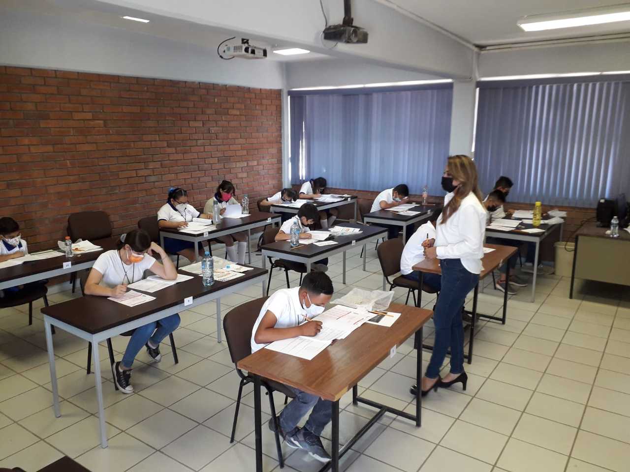 Ayer se realizó la evaluación de la Olimpiada en dos sedes del municipio de Torreón y acudieron alumnos de toda la región. (EL SIGLO DE TORREÓN)