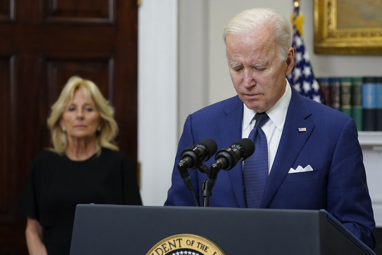 Biden preguntó enfadado cuándo estará dispuesto Estados Unidos a enfrentarse a los grupos de presión que defienden las armas e instó a convertir 'el dolor en acción'. (AP)