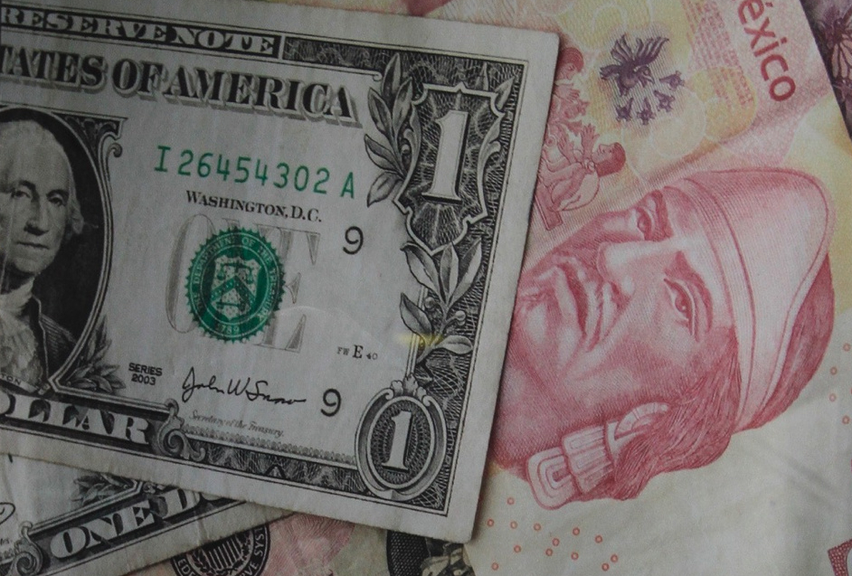 El dólar se ha debilitado como consecuencia de un decremento en la percepción de riesgo a nivel mundial. (ARCHIVO)