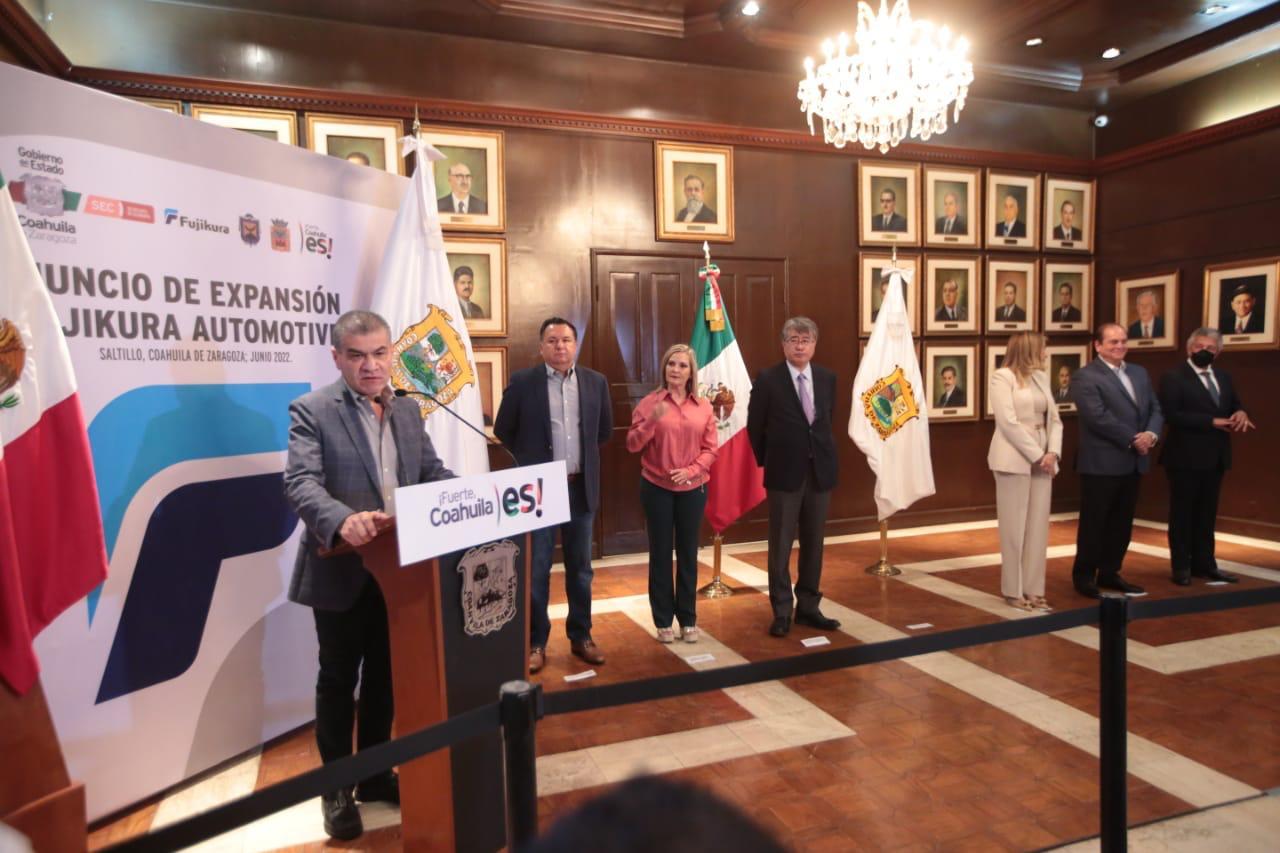La doble inversión de la empresa creará más de 4,250 empleos.