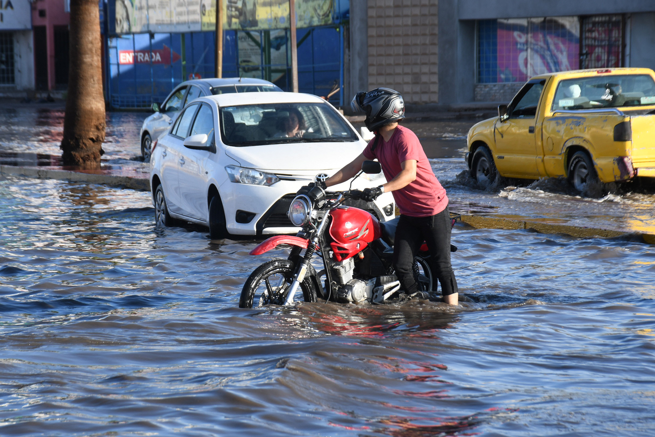 Una vez más las precipitaciones en la ciudad de Torreón dejaron diversos estragos. (EL SIGLO DE TORREÓN)