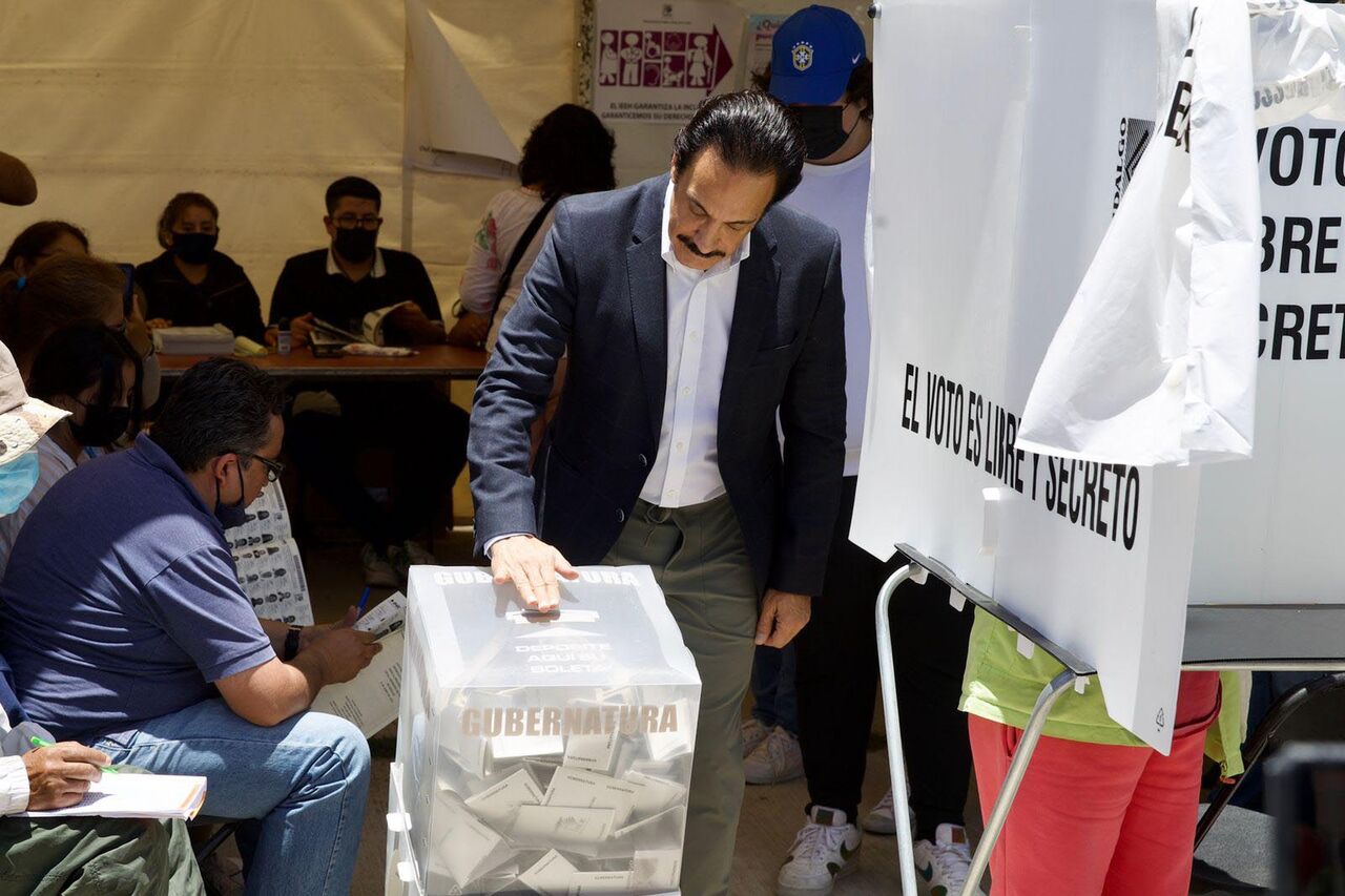Gobernador de Hidalgo Omar Fayad hace llamado al voto ante baja afluencia