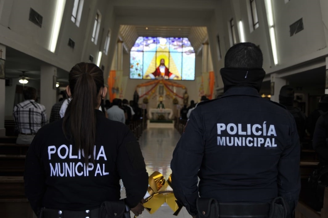 El sacerdote los exhortó a dignificar su uniforme a través del trabajo y en el trato con la ciudadanía, mostrando ante todo la justicia. (EL SIGLO DE TORREÓN)