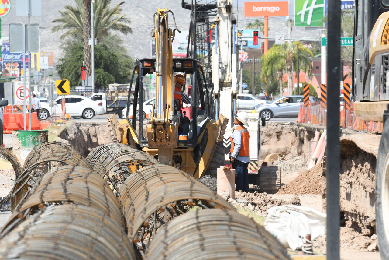 Autoridades de Torreón aplican operativo 'Carrusel' en avenida Madrid por obras del Sistema Vial 4 Caminos