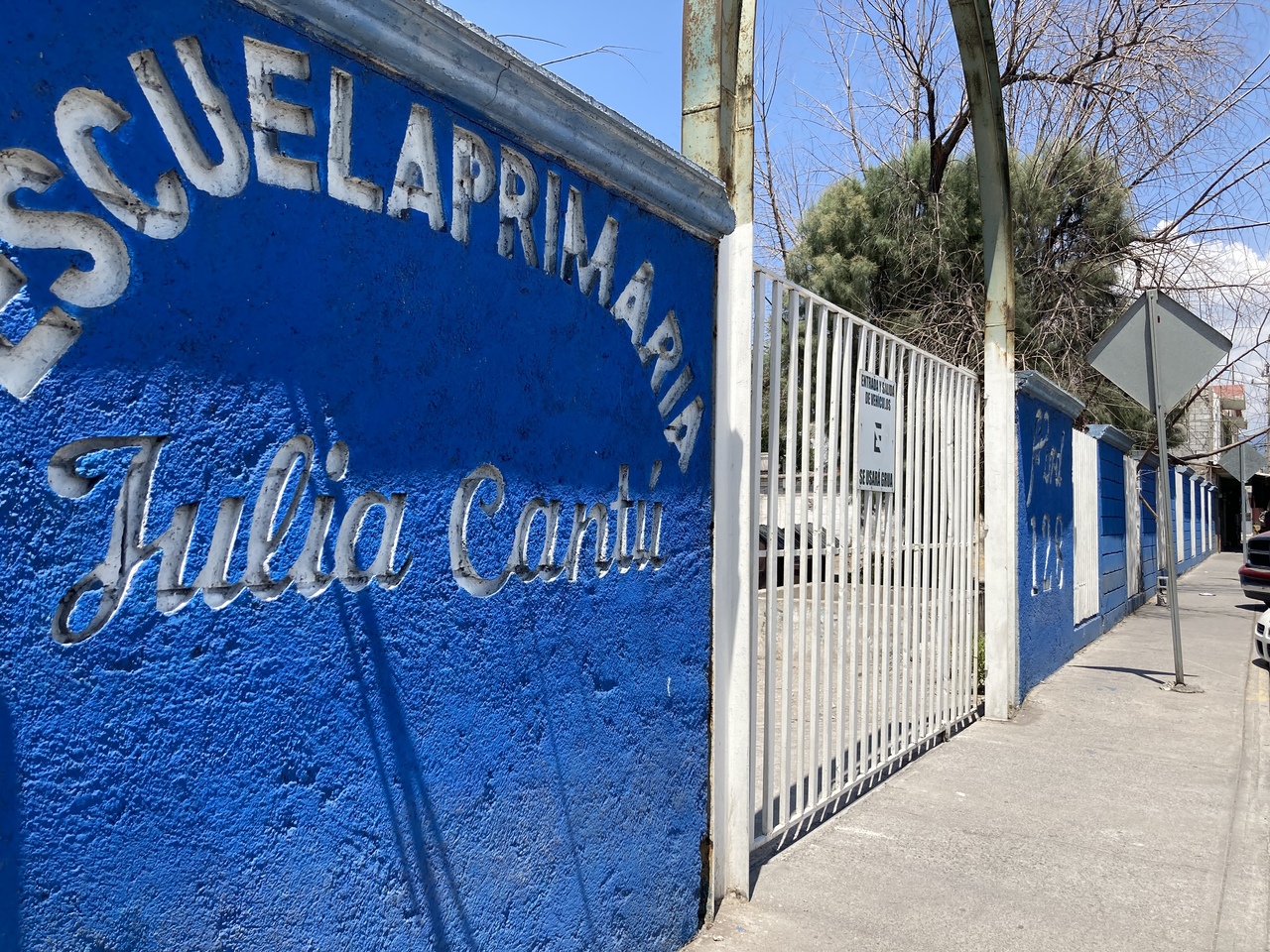 El maestro no explicó el contenido de los rumores, pero confirmó que llegaron elementos de la Policía Preventiva Municipal al plantel.